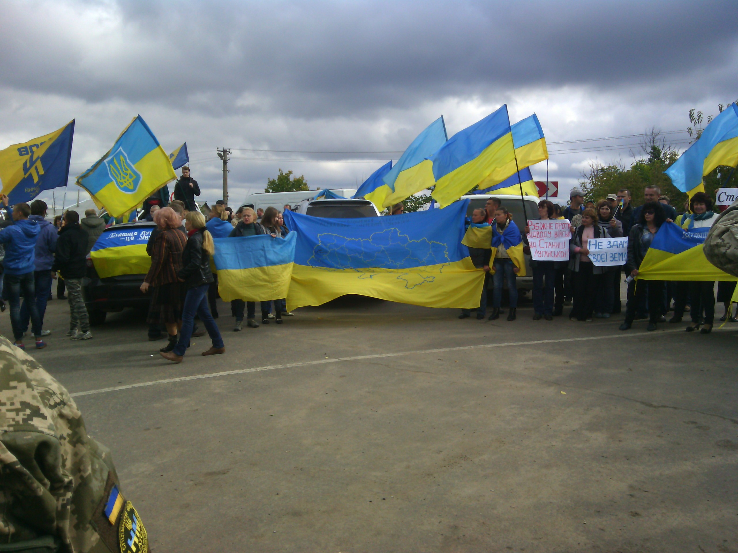 На Луганщині відбулася акція: "Станиця Луганська - це Україна!"(ФОТО) - фото 2