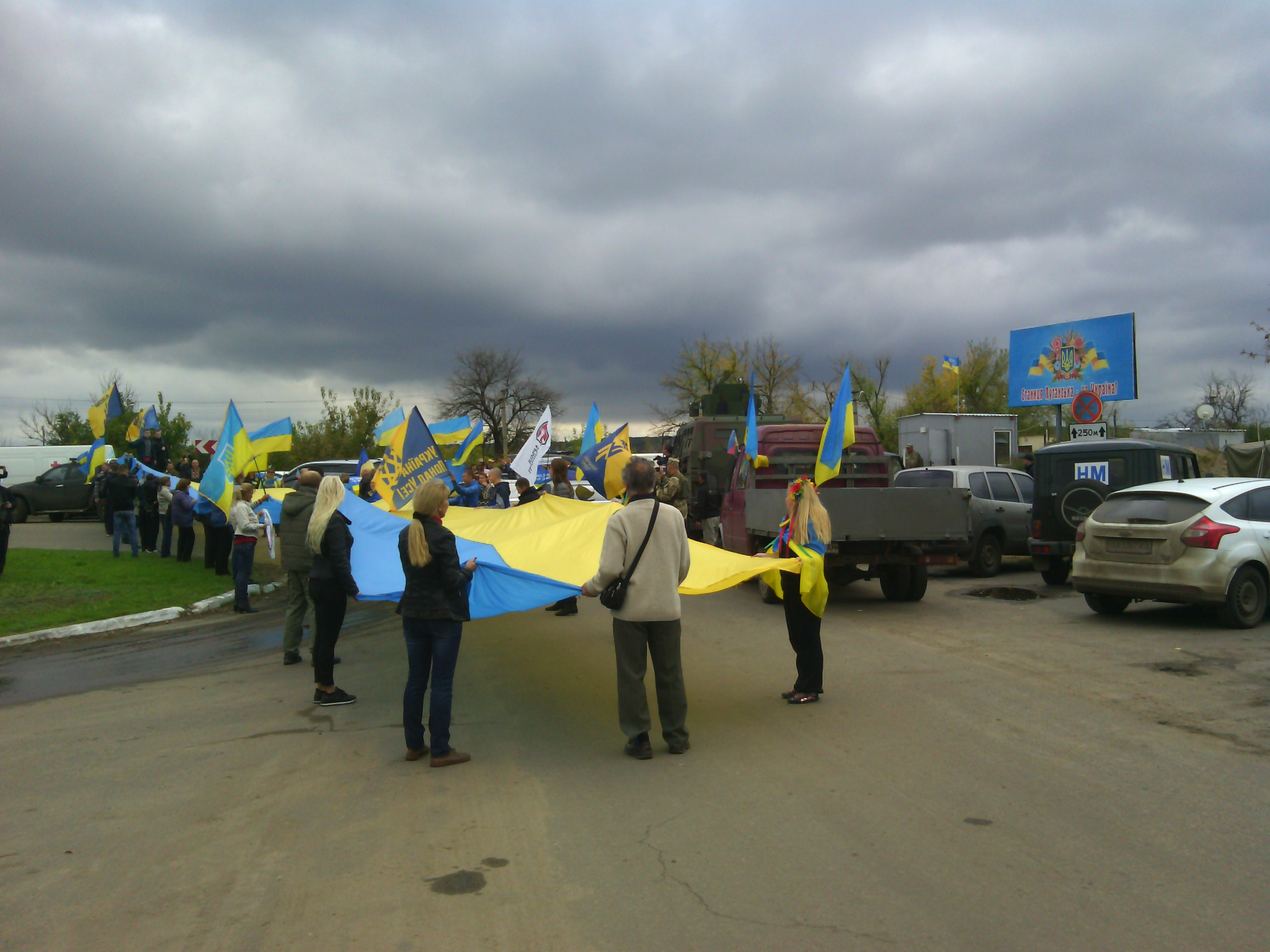 На Луганщині відбулася акція: "Станиця Луганська - це Україна!"(ФОТО) - фото 3