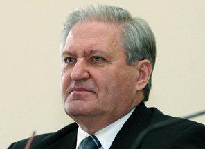 Виктор Тихонов: из серых кардиналов в свадебные генералы? Виктор Тихонов: из серых кардиналов в свадебные генералы?