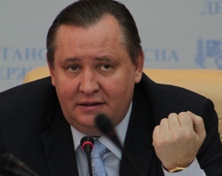 Губернатор Луганщины объявил войну «закрытым» для громады и СМИ председателям РГА и горсоветов Губернатор Луганщины объявил войну «закрытым» для громады и СМИ председателям РГА и горсоветов