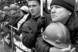 Два крупных угольных профсоюза заявили о готовности шахтеров к «самым решительным действиям и акциям протеста» Два крупных угольных профсоюза заявили о готовности шахтеров к «самым решительным действиям и акциям протеста»