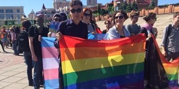 В Киеве под усиленной охраной прошел прайд-парад. Не обошлось без провокаций (Фото) В Киеве под усиленной охраной прошел прайд-парад. Не обошлось без провокаций (Фото)