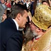 Янукович вошел в храм (Фоторепертаж) Янукович вошел в храм (Фоторепертаж)