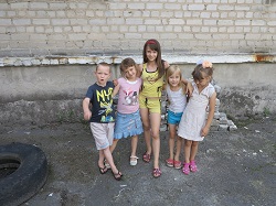 Есть ли жизнь на Бахмутке. Фоторепортаж из поселка на линии разграничения огня Есть ли жизнь на Бахмутке. Фоторепортаж из поселка на линии разграничения огня