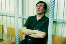 Луценко будет сидеть в Черниговской колонии как все - никаких "зон в зоне" - глава ГПтС Луценко будет сидеть в Черниговской колонии как все - никаких "зон в зоне" - глава ГПтС