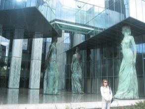 «Особый статус». Украинцы бегут от войны и нищеты в Польшу работать и учиться «Особый статус». Украинцы бегут от войны и нищеты в Польшу работать и учиться