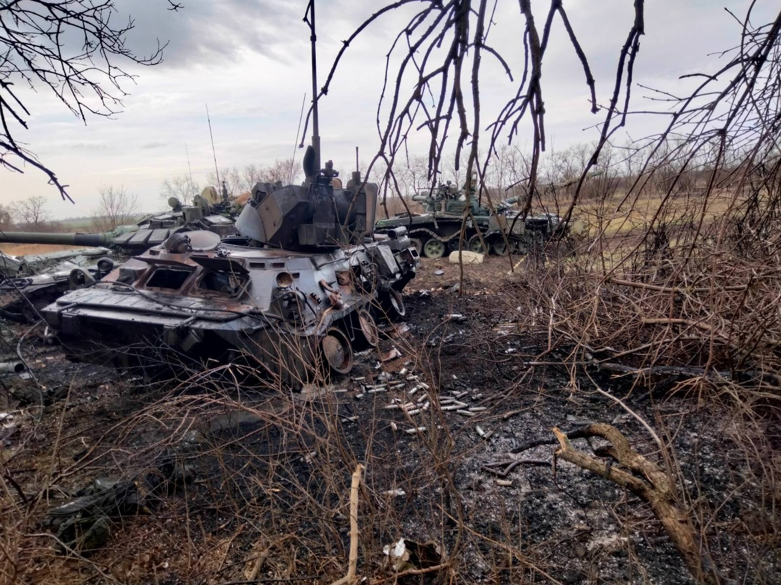 Видео боев на донбассе. БТР 82 ВСУ. Подбитая Военная техника.