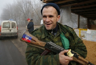 Наемник предложил раздать боевикам "ДНР/ЛНР" паспорта РФ и объявить их "российскими миротворцами" Наемник предложил раздать боевикам "ДНР/ЛНР" паспорта РФ и объявить их "российскими миротворцами"