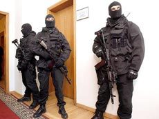 К кому еще придут люди в масках? Власть как инструмент для обогащения К кому еще придут люди в масках? Власть как инструмент для обогащения