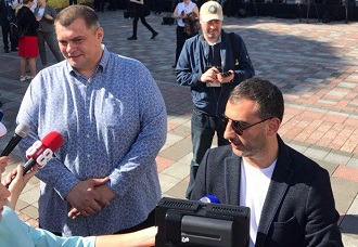 Юзик из "Квартала 95" и актеры "Лиги смеха" пойдут в депутаты - глава штаба "Слуги народа" Юзик из "Квартала 95" и актеры "Лиги смеха" пойдут в депутаты - глава штаба "Слуги народа"