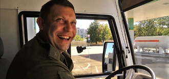 В "ДНР" объяснили, что пассажирским автобусом Захарченко рулил с липовыми правами "республики" В "ДНР" объяснили, что пассажирским автобусом Захарченко рулил с липовыми правами "республики"