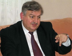 Валерий Мельник: «Парадокс: народ хочет жить при социализме, а голосует за олигархов…» Валерий Мельник: «Парадокс: народ хочет жить при социализме, а голосует за олигархов…»