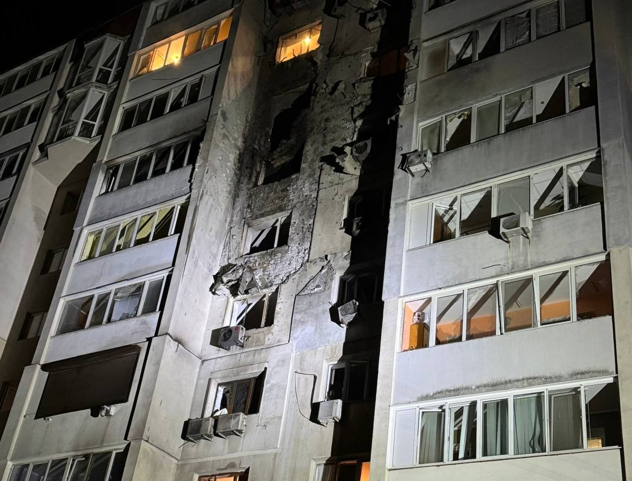 Ворог масовано атакував Одесу: одна людина загинула, 12 поранено, пошкоджено житло та пологовий будинок