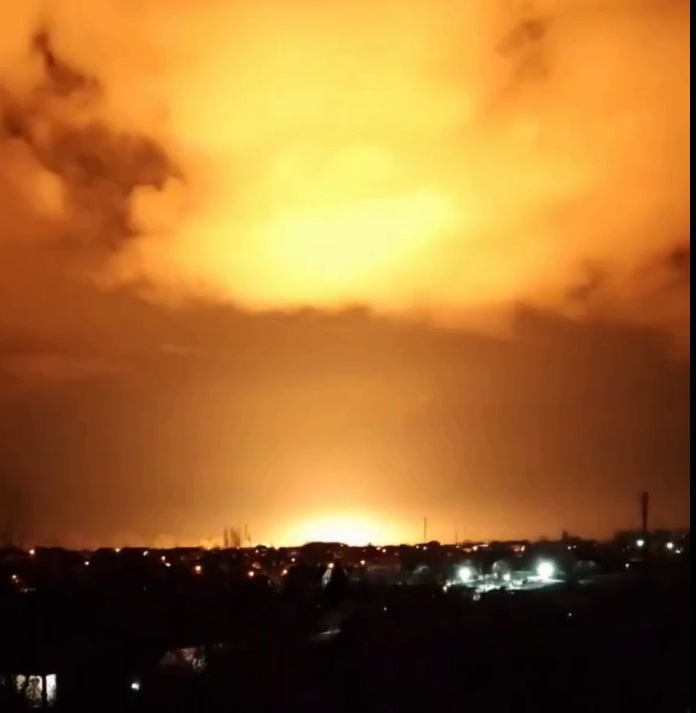 Після ударів горять ремонтні бази окупантів в районі Перевальська й Алчевська на Луганщині