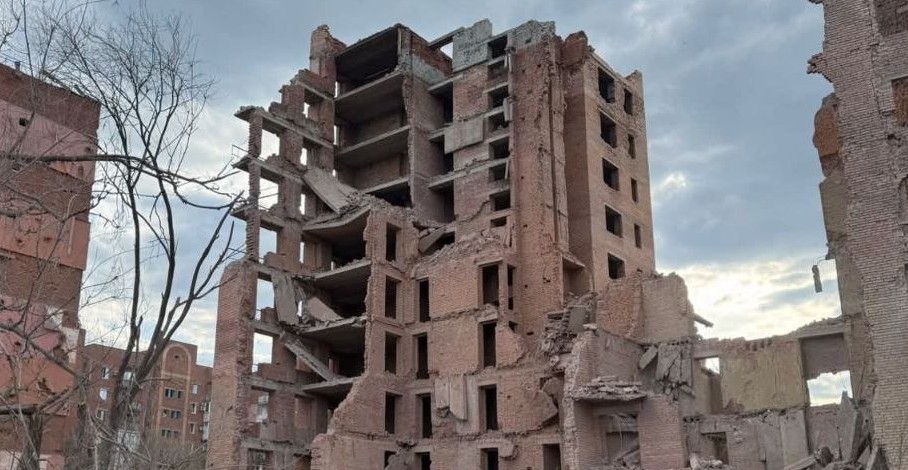 Ворог знову скинув потужну бомбу на центральну частину Словʼянська