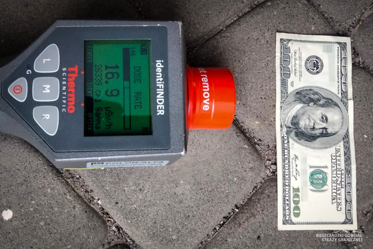 Польські прикордонники виявили в українки доларову купюру, яка у 1905 разів перевищує рівень допустимої радіації