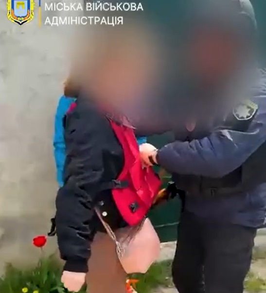 Влада Херсона влаштовує спеціальні рейди, щоб переконати мешканців передмістя евакуювати дітей