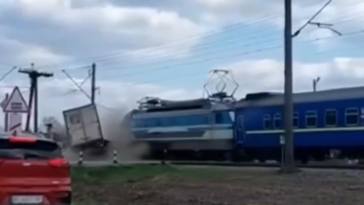 Потяг Київ — Перемишль протаранив фуру у Львівській області