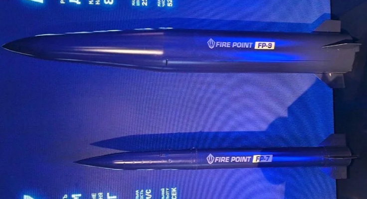 Українська компанія в Польщі показала макети своїх перспективних балістичних ракет із дальністю польоту до 800 кілометрів