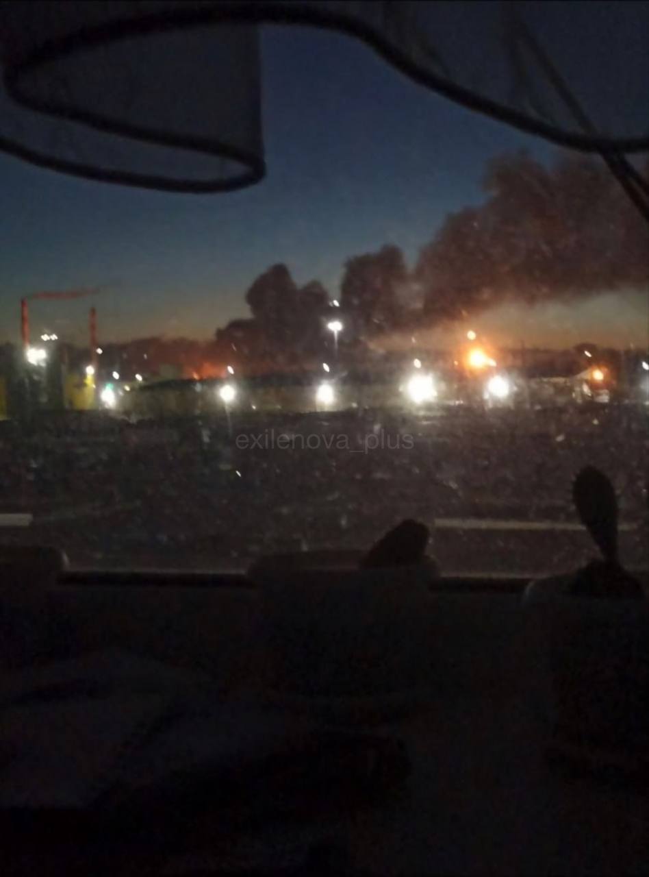Дрони атакували Ленінградську область. Пожежа в промзоні, де знаходиться найбільший нафтопереробний завод