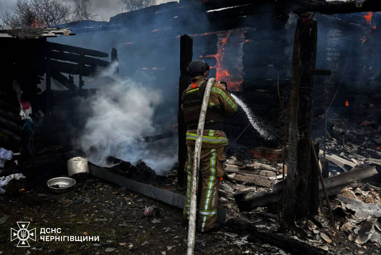 На Чернігівщині через російський обстріл загинули батько та син, ще одна людина травмована
