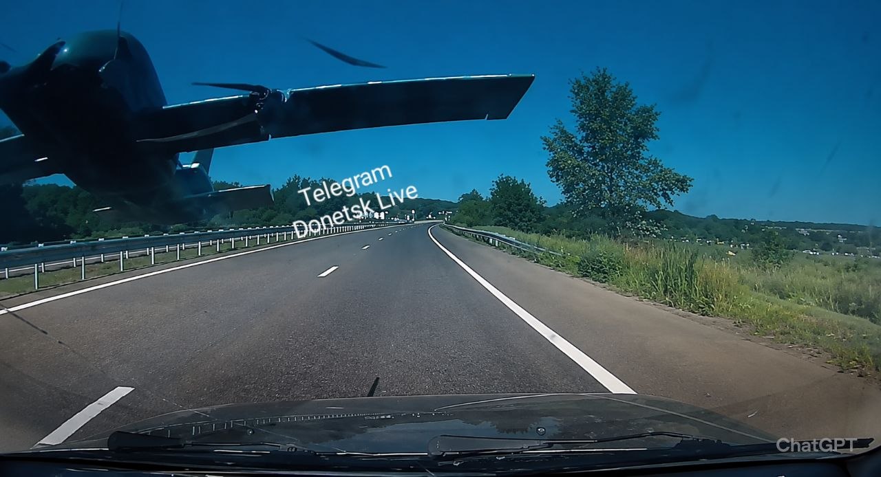 В окупованому Донецьку на кільцевій дорозі дрон ледь не вріз