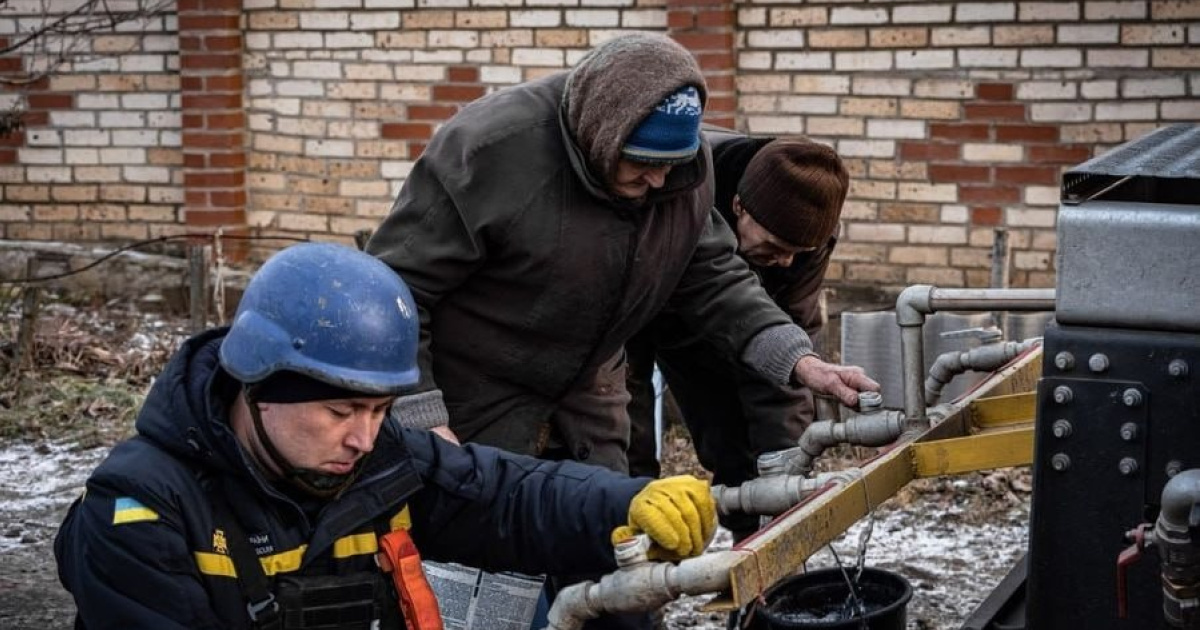 На Донеччині рятувальники підвозять населенню воду