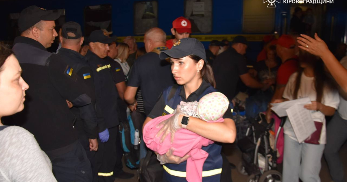 Евакуаційний поїзд із Покровська прийняла Кіровоградщина, фото-1 Евакуаційний поїзд із Покровська прийняла Кіровоградщина, фото-1