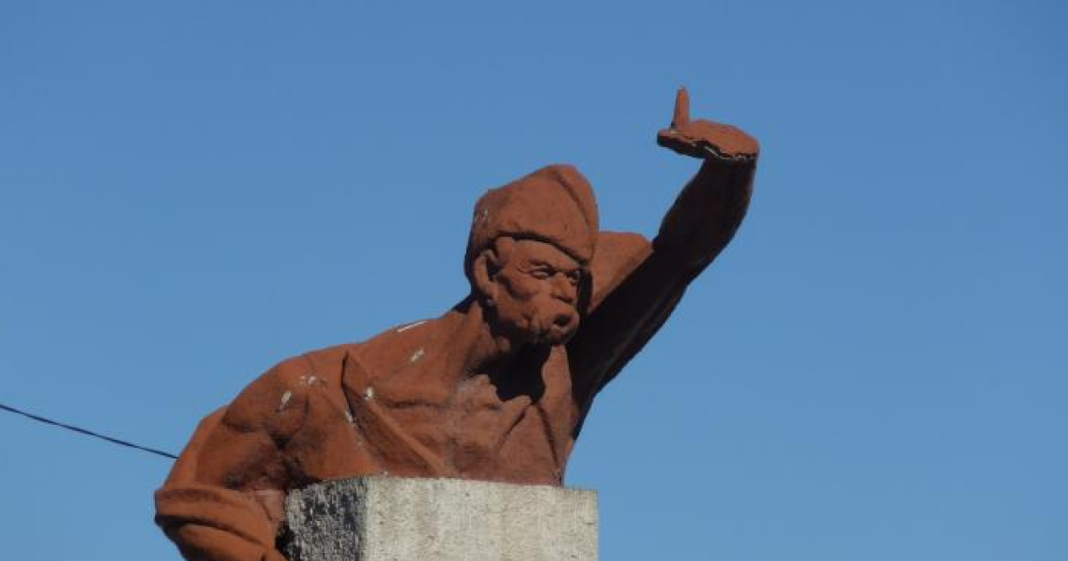 Пам'ятник "Козак у дозорі", відкритий до 500-річчя українс..., фото-1 Пам'ятник "Козак у дозорі", відкритий до 500-річчя українського козацтва знищили окупанти у Селидовому, фото-1