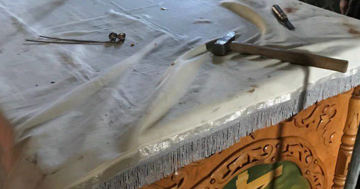 Наругу над Миколаївським храмом вчинили невідомі у Покровс..., фото-1 Наругу над Миколаївським храмом вчинили невідомі у Покровську , фото-1