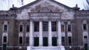 На фото Палац культури в Бунге (раніше - Юнокомунарівськ Донецької області)