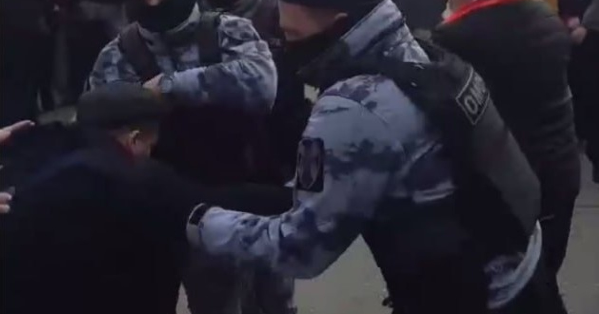 У Москві поліція розігнала мітинг із гаслами «Геть царя» та «Миру — мир»