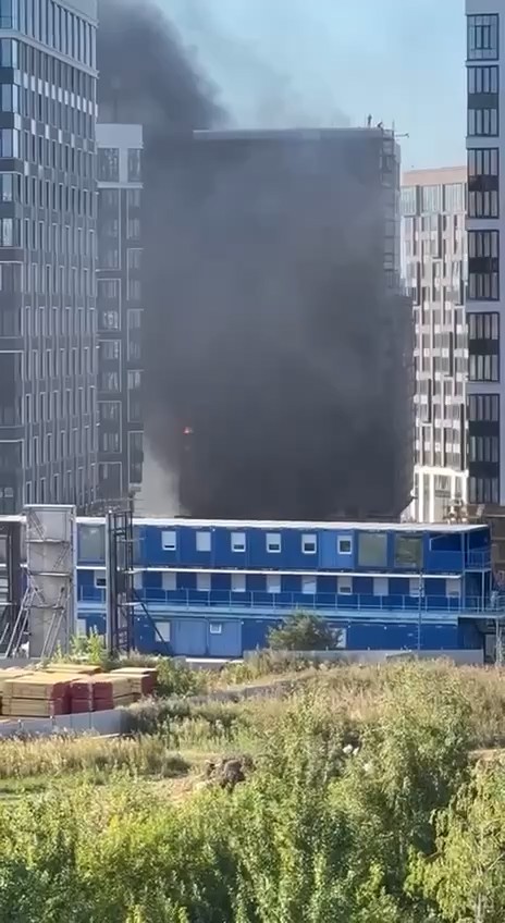 Пожар на стройке на западе. Вест гарден пожар. Горит west garden. Горит west garden. Вест гарден пожар.